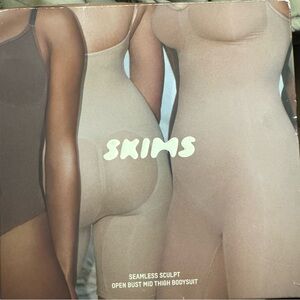 SKIMS Seamless Sculpt Bodysuit - Ochre size Large